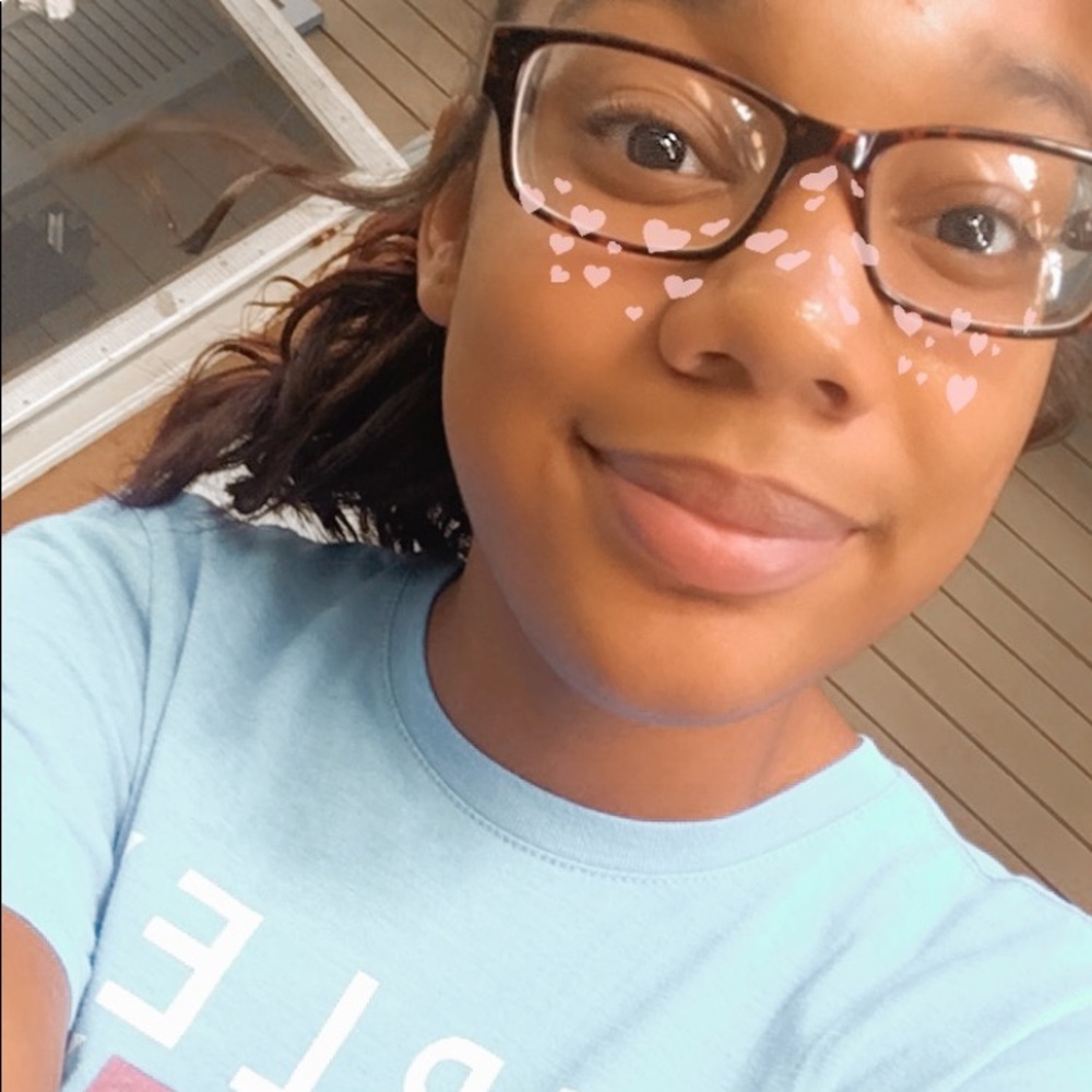 Meet your Posher, Makayla